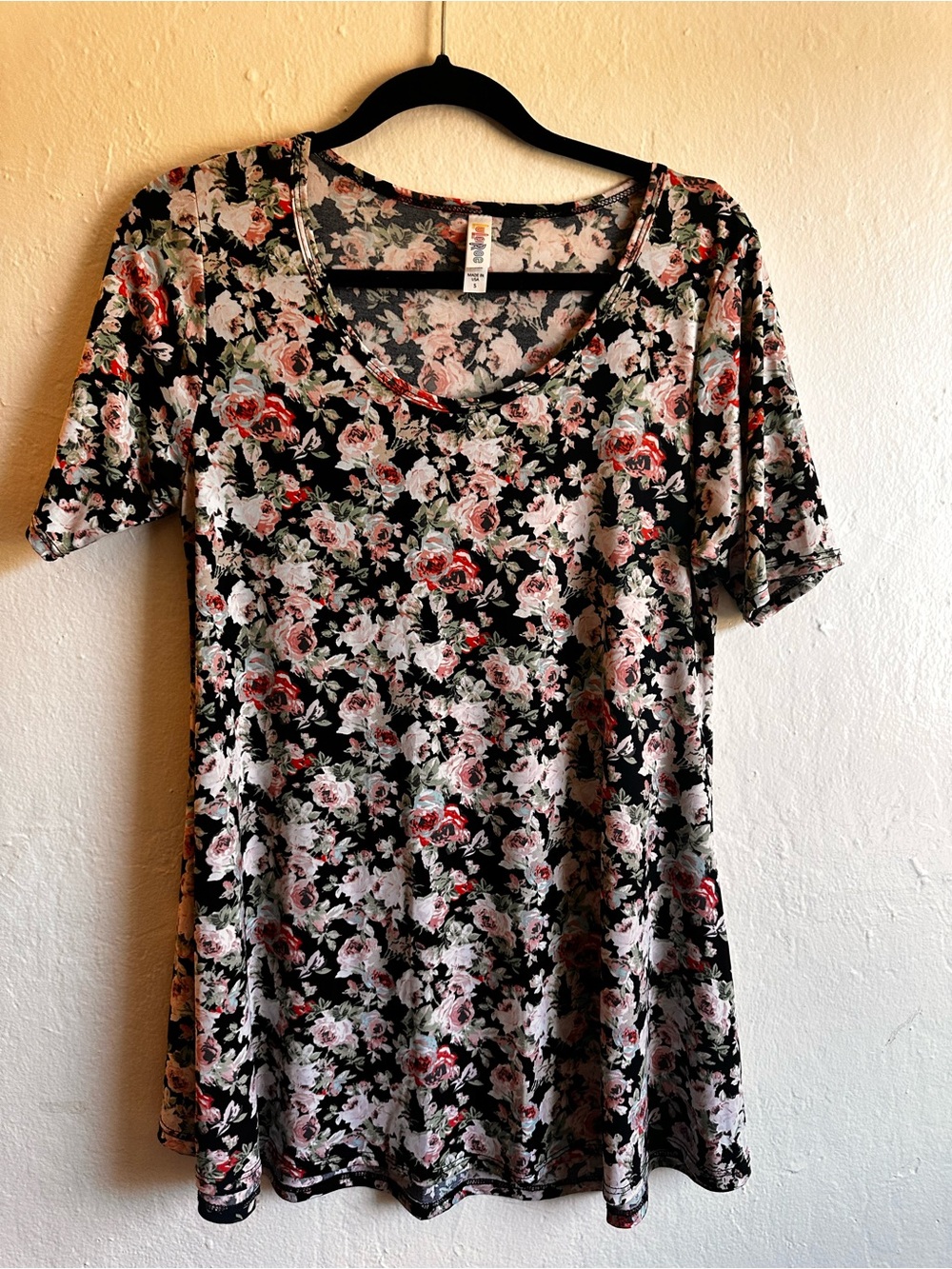 LuLaRoe Black Floral - Perfect Tee - Small